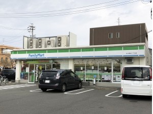 ファミリーマート中小田井店