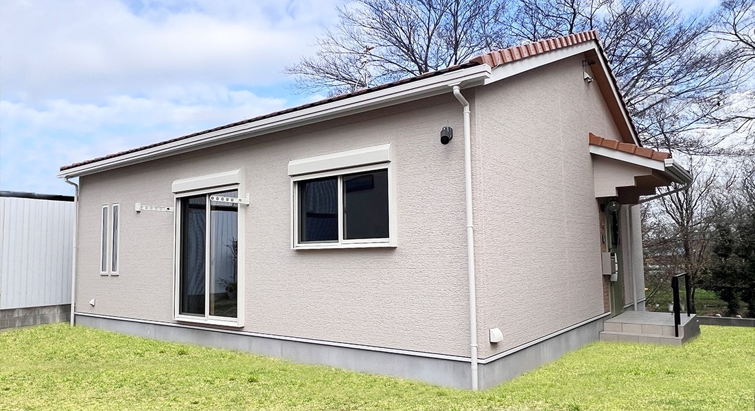 自然と調和する、平屋の佇まい