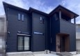 洗練と重厚感が息づく「シックモダン」の住まい