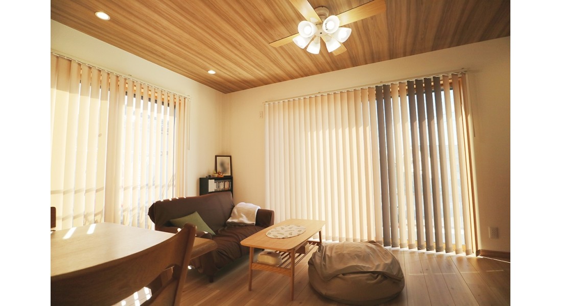 木目を活かした落ち着いた家